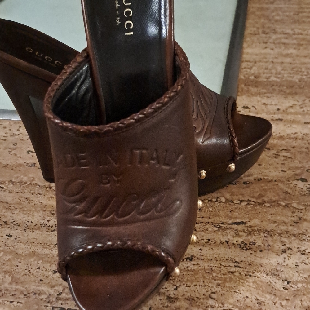 Gucci Women's Brown Leather Slide Sandals - Picture 12 of 12